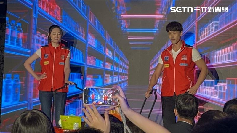 全聯新制服結合F1車隊風 大全聯桃園青埔店搶先亮相 大全聯新制服公布(圖/記者賴俊佑攝影)