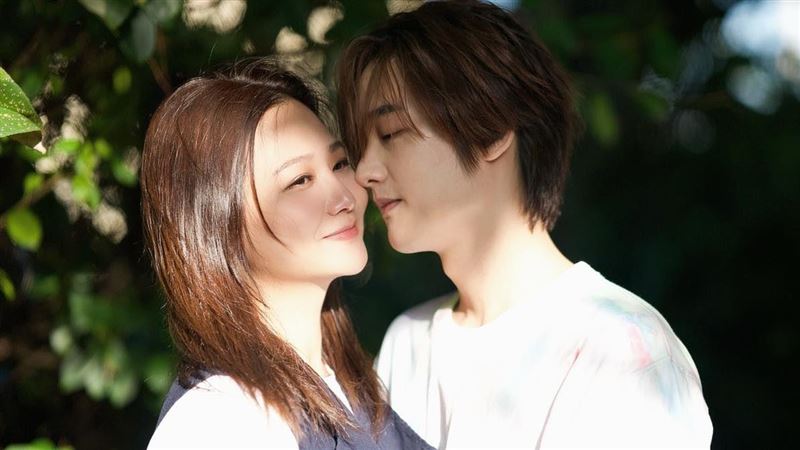 網紅夫妻檔「那對夫妻」Nico與Kim經常在社群分享與一雙子女的甜蜜互動。（圖／翻攝自臉書）