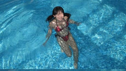 童顏巨乳攝影師爆紅　6年後火辣近照曝光