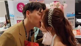新／陳晨威、啾啾登記結婚了　甜吻畫面曝
