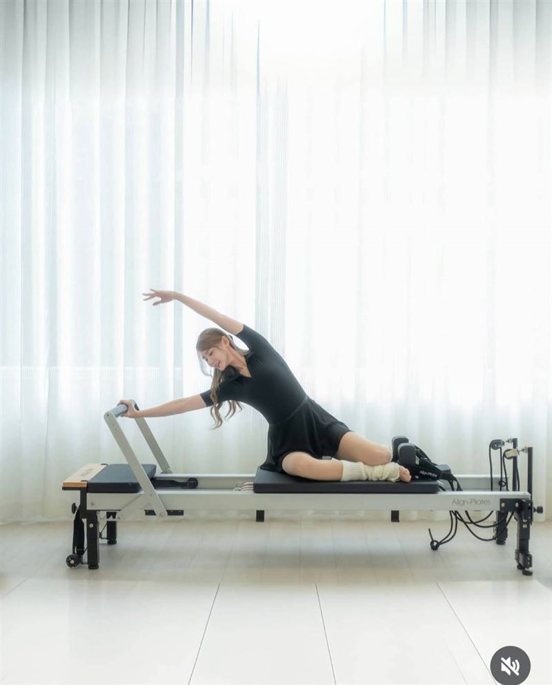 短今提到做皮拉提斯改變她的體態。（圖／翻攝自IG）