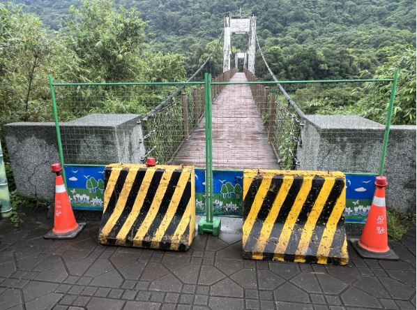 橫山鄉公所礙於經費問題,一直無法修復內灣吊橋。(圖/翻攝自內灣鄉公所網站)
