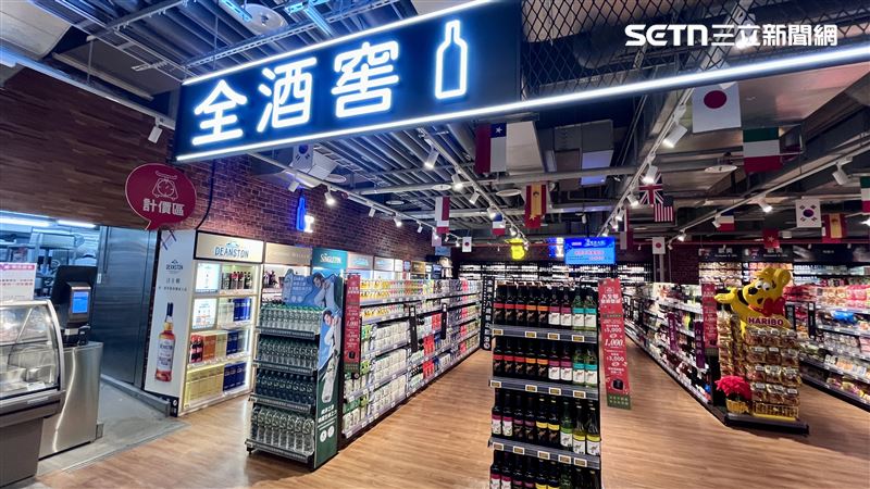 大全聯桃園青埔店「全酒窖」專區。(圖／記者賴俊佑攝影)