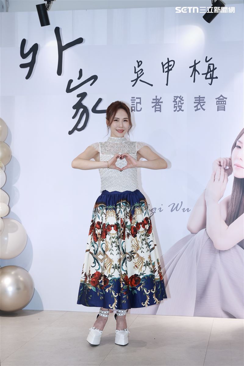 吳申梅推出新歌。(圖/記者鄭孟晃攝影)