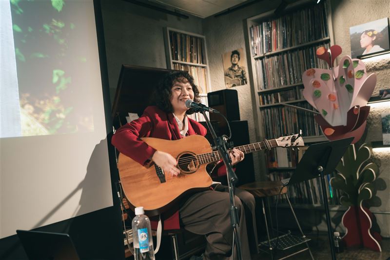 JOYCE就以斯舉辦聽歌會分享近況。(圖/放飛音樂提供)