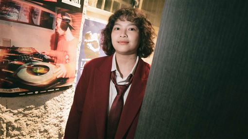 就以斯才公開認愛　曝「父親猝逝」陷低潮