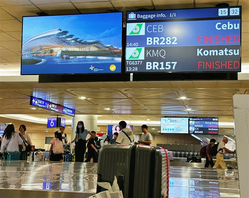 桃園機場航班顯示系統有效整合航班動態與行李轉盤資訊。（圖／桃園電子報提供）