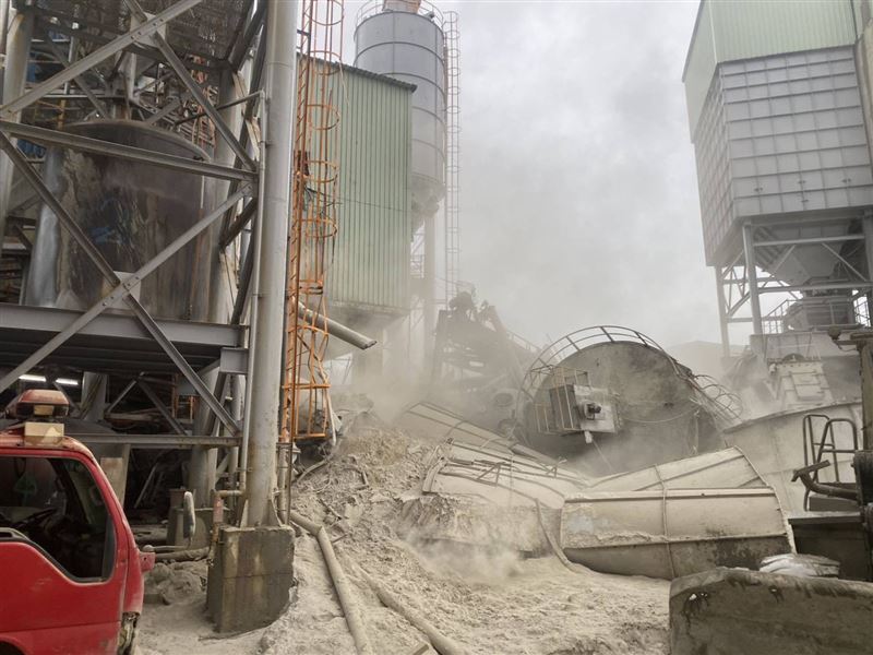 滿地飛灰。（圖／翻攝畫面）