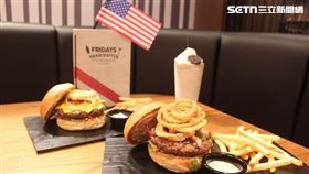 美式漢堡買一送一。（圖／FRIDAYS提供）