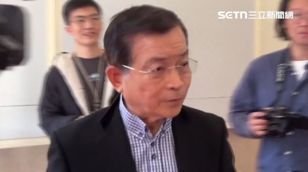 賴士葆受訪一聽到「陳玉珍助理費」馬上落跑（圖／翻攝畫面）