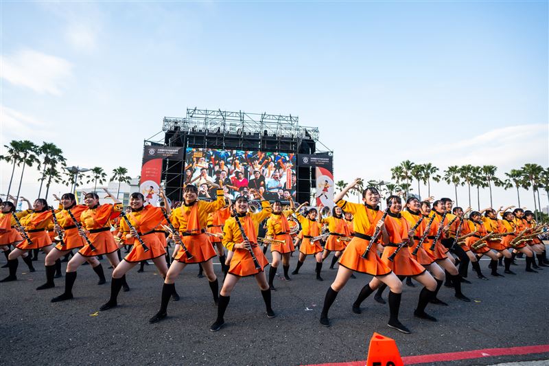 享譽國際、被譽為「橘色惡魔」的日本京都橘高校吹奏樂部。（圖/屏東縣政府文化處提供）
