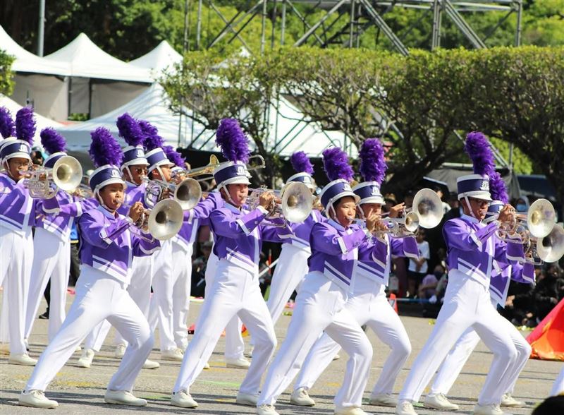 屏東縣私立南榮國中行進管樂隊。（圖/屏東縣政府文化處提供）