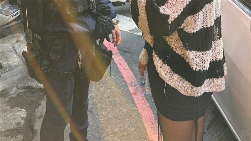 黑絲短裙「男」載網友上班　因這事進警局