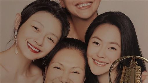 徐媽媽淚崩高舉金鐘獎盃！填補喪女大S痛