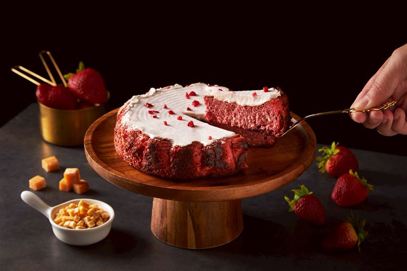 起士公爵初戀草莓熟成巴斯克。(圖/品牌業者提供)