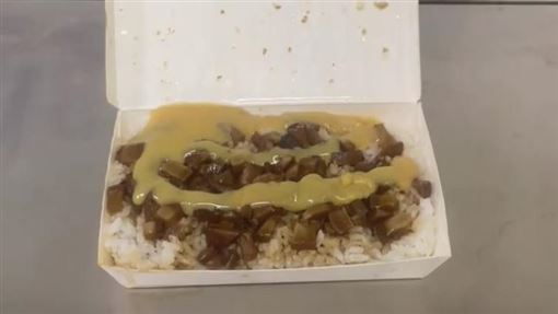 網友「滷肉飯淋上1配料」一秒惹怒台灣人