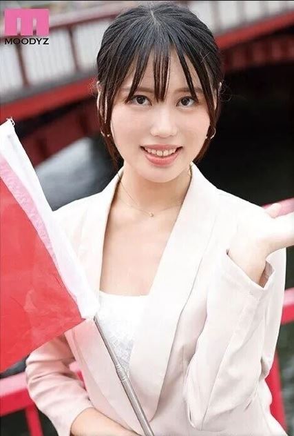 美女導遊國仲有菜擁有豐滿的上圍、纖細苗條的水蛇腰以及修長筆直的美腿。(圖/翻攝自X)