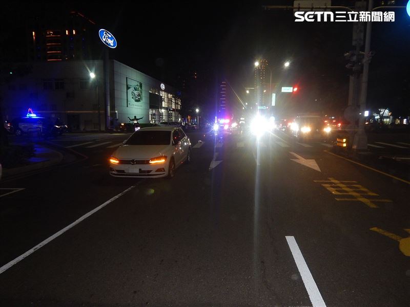 其中機車騎士江男傷勢嚴重,醫療團隊搶救後仍宣告不治。(圖/翻攝畫面)