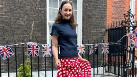 蘇菲金索拉生前仍努力抗癌。（翻攝sophiekinsellawriter IG）