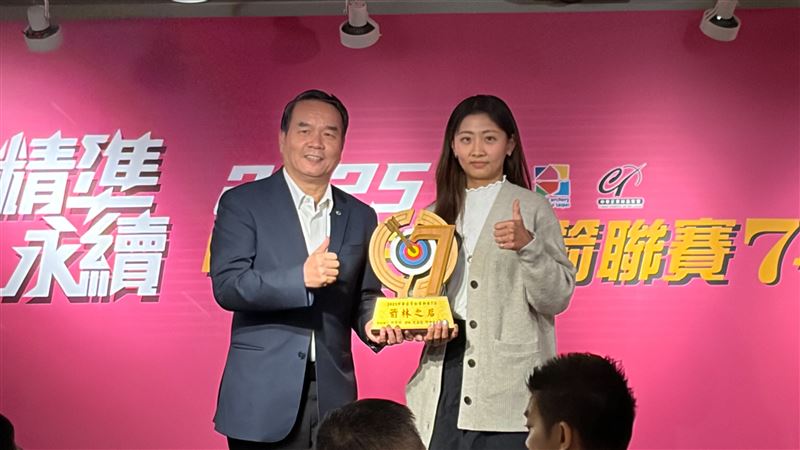 彰化銀行射箭隊邱意晴,獲得「箭林之后」。(圖/記者張沛嘉攝影)