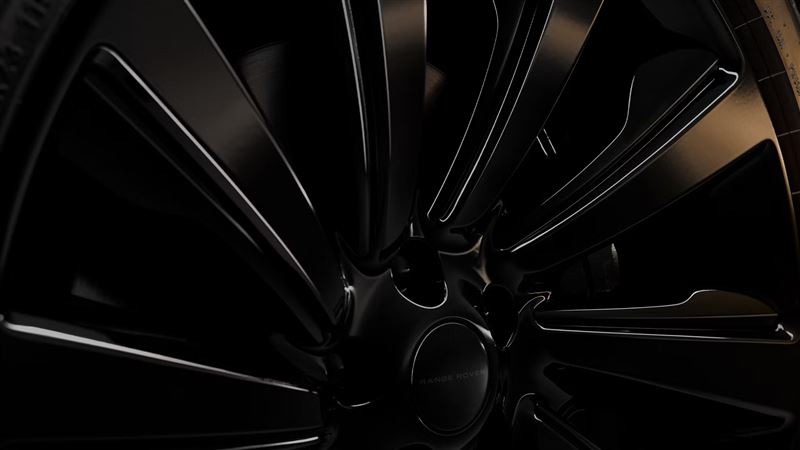 23吋黑色鋁圈與全新深色卡鉗呈現統一視覺。(圖/翻攝Range Rover網站)