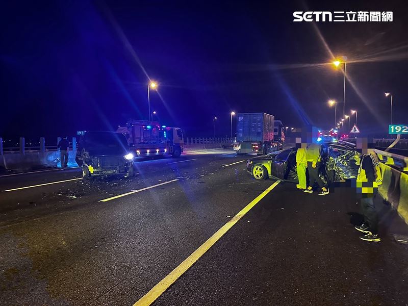 國3彰化和美段追撞車禍,廂型車追撞轎車釀4傷。(圖/翻攝畫面)