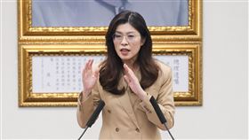 鄭麗文駁斥鄭習會3項條件說國民黨主席鄭麗文（圖）10日表示，近日有媒體刊登一篇子虛烏有的報導，寫出「鄭習會」時程，甚至煞有其事地說出3個未來鄭習會該滿足的條件。她鄭重澄清，整篇報導全部是瞎編的，會請文傳會主委吳宗憲發律師函要求澄清。中央社記者謝佳璋攝　114年12月10日