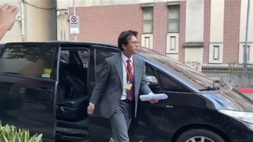 黃國昌匆匆現身北院！面對媒體第一反應曝