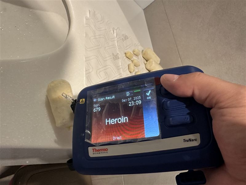 2名泰國女子以人體夾帶海洛因毒品，試圖走私來台，一入境小港機場就被逮捕。(圖／翻攝畫面)