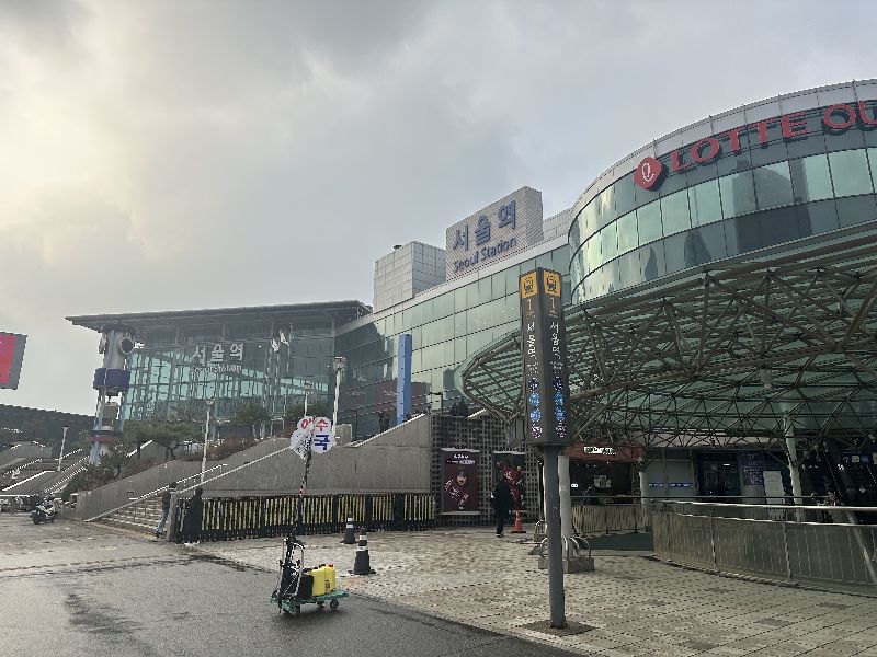 勞資暫時達成協議，鐵道工會宣布保留罷工，地鐵9號線也撤回罷工。（圖／中央社）