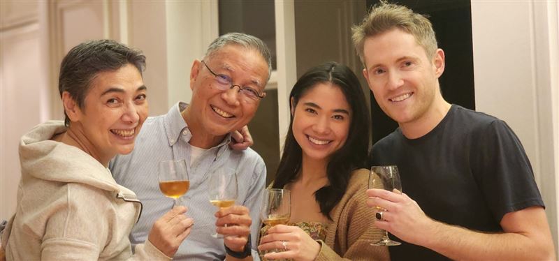 賴佩霞(左一)小女婿突病逝(右一)。(圖/尚時代文創娛樂)