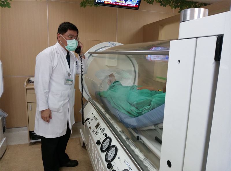 5名大學生經過高壓氧治療,已順利恢復意識。(圖非新聞當事人/大千醫院提供)