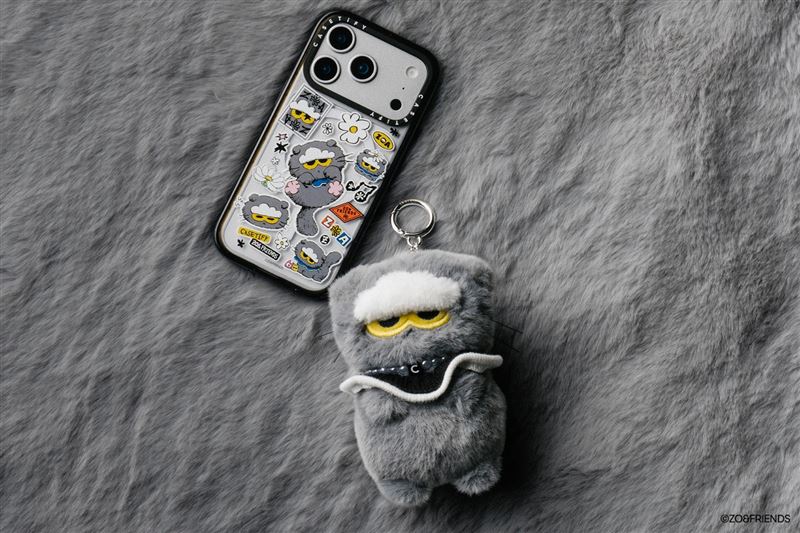 CASETiFY獨家ZOA絨毛吊飾」,並推出「ZOA護照套」、「ZOA收納小包」、及「ZO&FRIENDS可摺疊旅行袋」