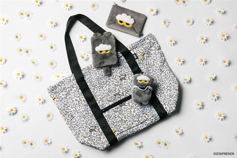CASETiFY獨家ZOA絨毛吊飾」,並推出「ZOA護照套」、「ZOA收納小包」、及「ZO&FRIENDS可摺疊旅行袋」