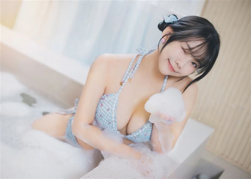 「奶昔」推出全新個人寫真桌曆突破尺度。(圖/NAT耐特行銷提供)