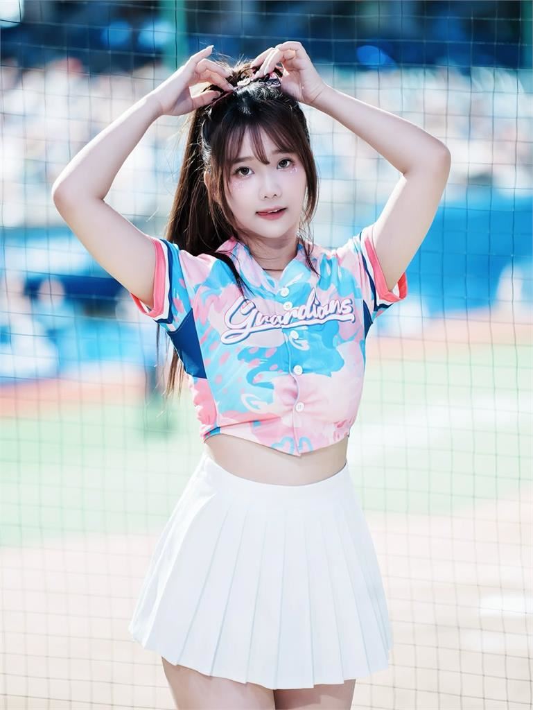 有「富邦IU」之稱的甜系啦啦隊女神「奶昔」。(圖/翻攝自IG @milkshake_0622)