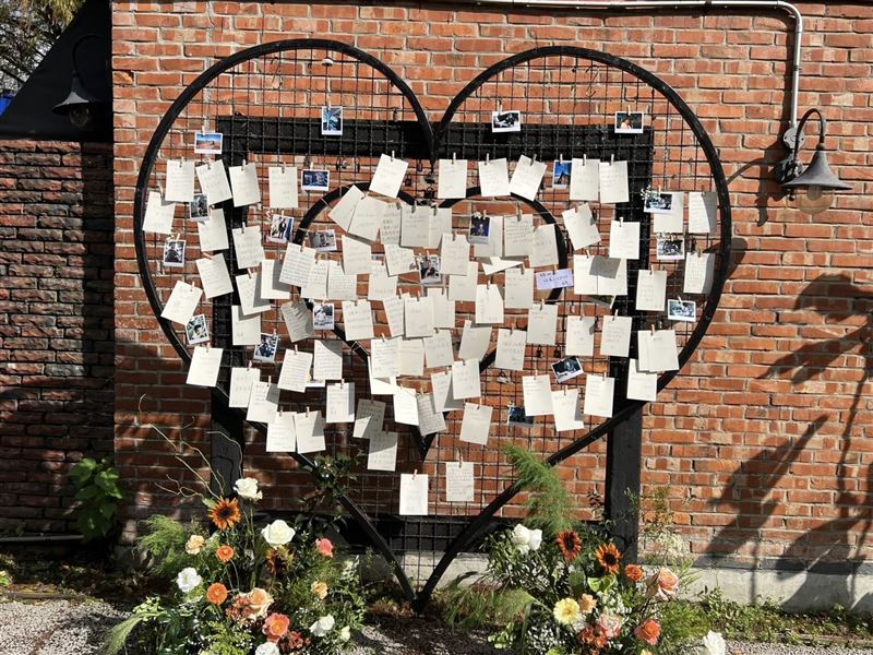 孟庭葦現身屠穎告別式。（圖／翻攝自孟庭葦臉書）