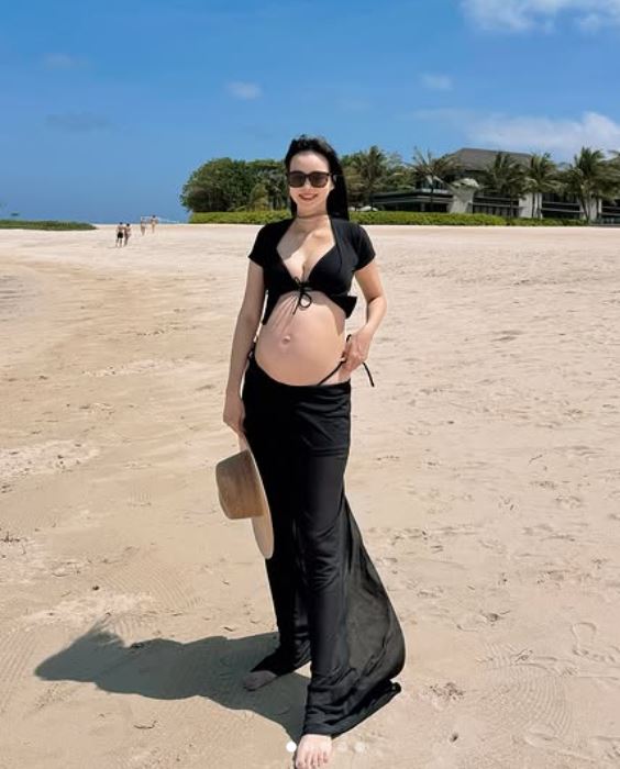 網紅吳洛儀曾拍孕肚紀念照。(圖/翻攝自IG @love_loyi)