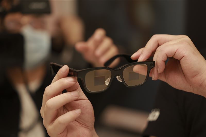 台灣眼鏡領導品牌「寶島眼鏡」洞察趨勢,正式跨足AI智慧眼鏡領域,攜手Rokid Glasses樂奇AI智慧眼鏡台灣獨家總代理樂視達集團,成為全台唯一獲得官方正式授權銷售RokidGlasses樂奇AI眼鏡的眼鏡通路。(圖/寶島眼鏡提供)