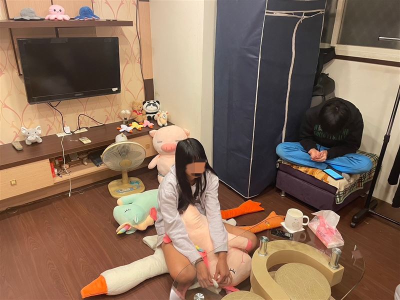 姊弟的報恩感動人心！父猝死沒錢下葬好心人助安葬，姐姐考上國立大學、弟弟也考上大學展開新生活。（圖／《愛的延續》公益協會提供）