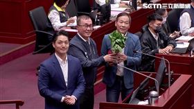 鍾小平希望李四川能跟大力水手一樣，吃了菠菜後打敗大海盜，在新北有一番作為。（圖／翻攝畫面）