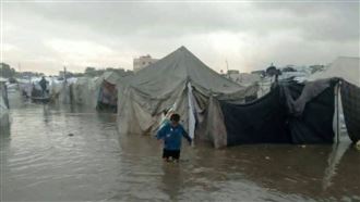 加薩悲歌！暴雨淹帳篷 難民慘受困