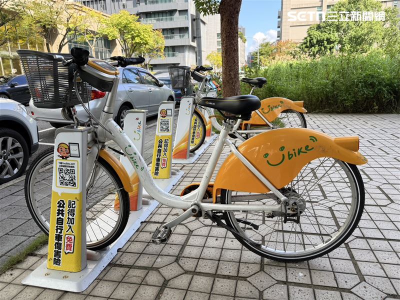 交通局說明,自明年元旦起,YouBike會員只要在無位可還的站點借YouBike 2.0車輛,或在無車可借的站點歸還YouBike 2.0,即可獲得5元騎乘券。(圖/記者李育道攝影)