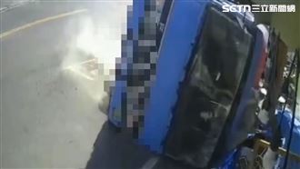 離譜畫面曝！水泥車特攻暴衝…3機車遭殃