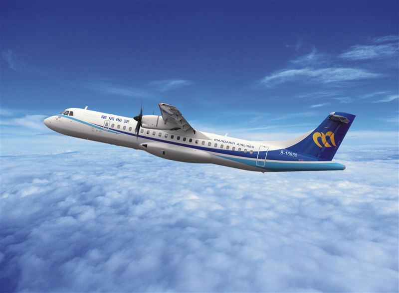 旅客於週五活動當天09:00至23:59,在華信航空APP輸入指定折扣碼,即可享有來回程機票折抵優惠。(圖/業者提供)