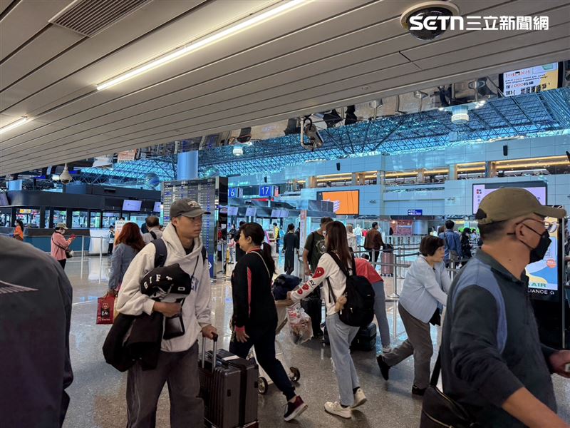 端午連假即將到來,桃園國際機場預估將再迎來出國人潮高峰。。(圖/記者李育道攝影)
