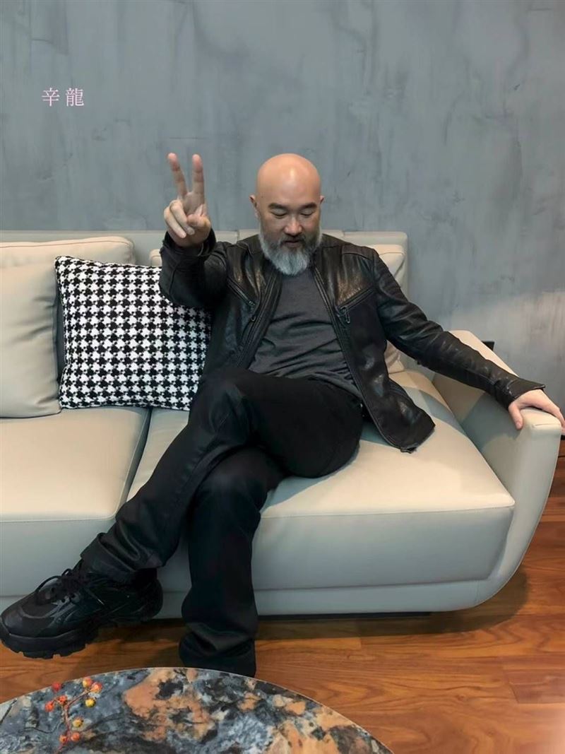 辛龍神隱5年,日前正式回歸歌壇。(圖/翻攝自辛龍臉書)