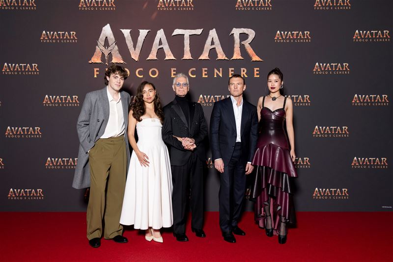 《阿凡達:火與燼》主要演員群。(圖/二十世紀影業提供)