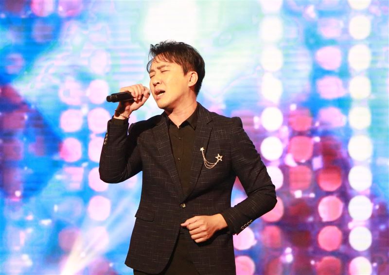 沈建豪唱歌一鳴驚人。(圖/中視提供)