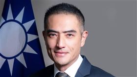 近日徐蔚民照片一出，立刻在網路上迅速掀起熱議。（圖／翻攝自中華民國臺灣駐馬紹爾群島共和國大使館臉書）